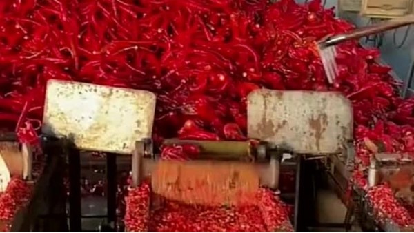 食品级润滑喷剂:守护辣椒酱生产设备的“隐形卫士” 食品级润滑喷剂:守护辣椒酱生产设备的“隐形卫士”