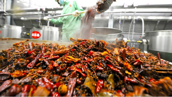 食品级润滑喷剂：筑牢熟食加工设备安全与效率的双重防线