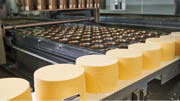 食品级润滑脂:奶酪生产中的“隐形守护者” 食品级润滑脂:奶酪生产中的“隐形守护者”