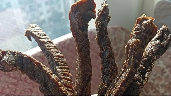 食品级润滑喷剂：牛肉干加工设备的“安全润滑卫士”