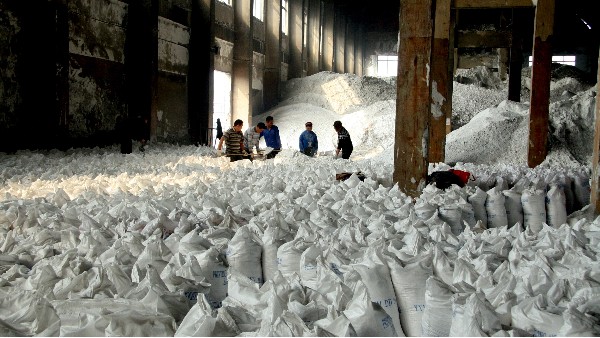 食品级润滑脂:食盐生产设备的“防蚀护盐”关键剂 食品级润滑脂:食盐生产设备的“防蚀护盐”关键剂