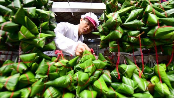<i style='color:red'>食品级润滑油如何确保粽子生产过程安全</i>